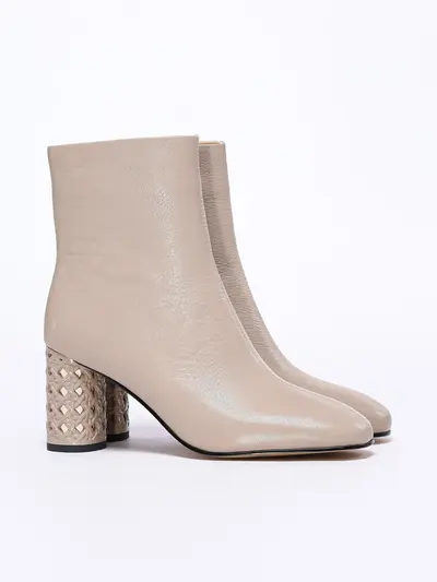 Ботильоны бежевого цвета на высоком каблуке